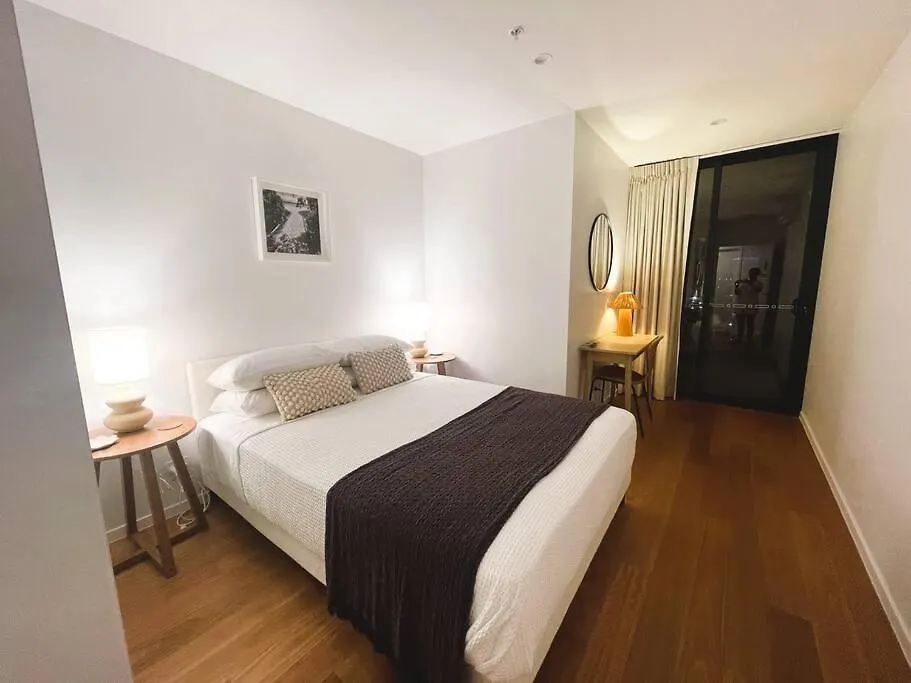 Burleigh Beach 1 Bed Top Location Gold Coast 0*,